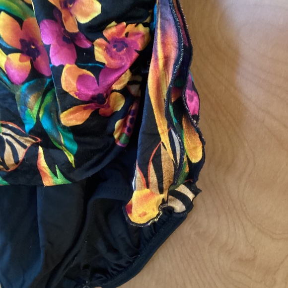 Longitude One Piece Swimsuit Black With Tropical Floral Women’s Size 10 - Picture 2 of 9